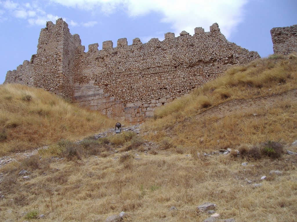 Castillo medieval en el cerro Lárisa en Argos. by Fernando Palma