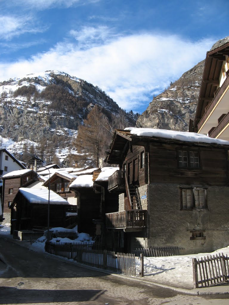 Scorcio di Zermatt, villaggio storico by Claudio Pedrazzi