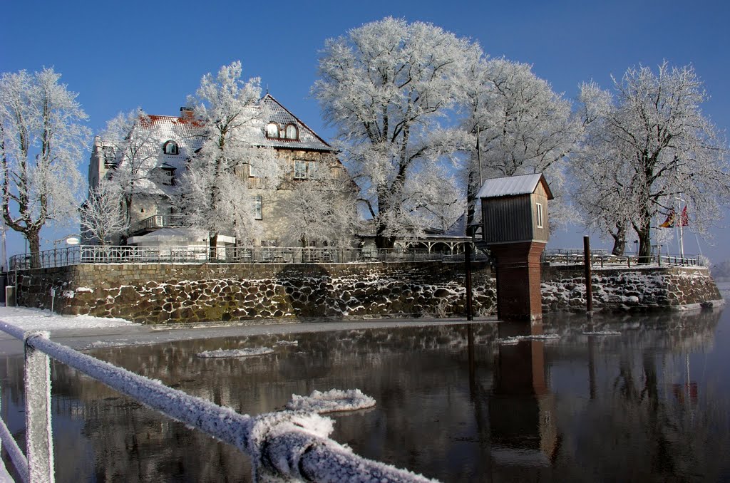 Zollenspieker Fährhaus im Winter by AZ21079