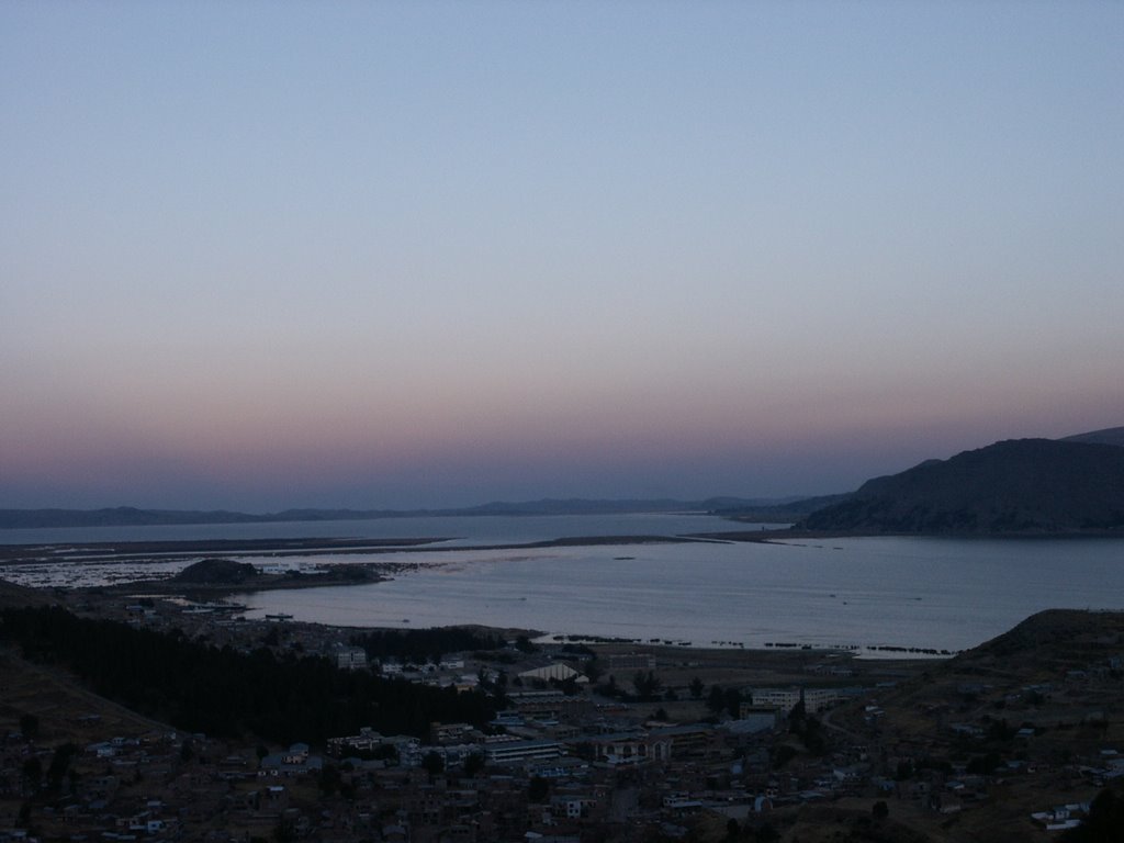 Puno ... capvespre a Puno amb Titicaca a l'aguait by Josep Fité