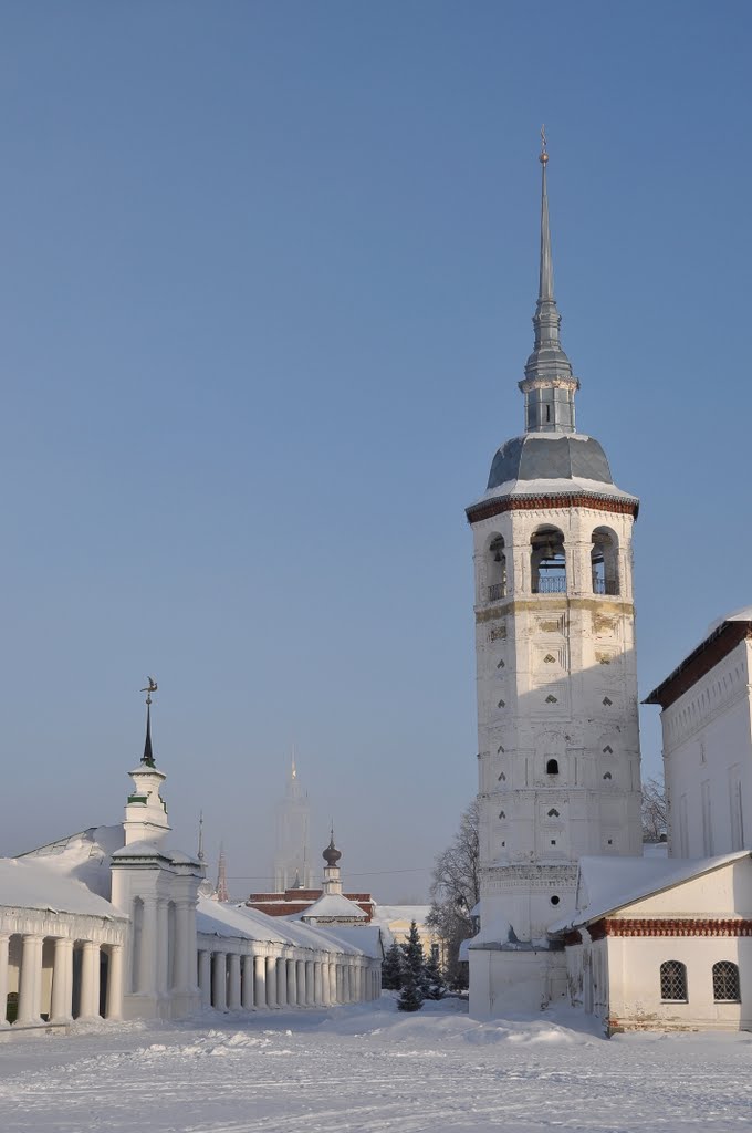 Suzdal's Gostiny Dvor (Merchant Yard) and church of Resurrection of Jesus by IPAAT