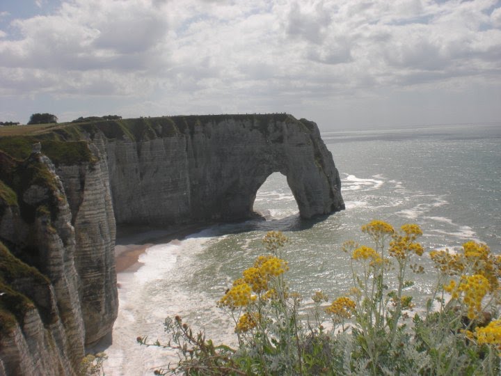 Les falaises d'Etretat by rollandtherese