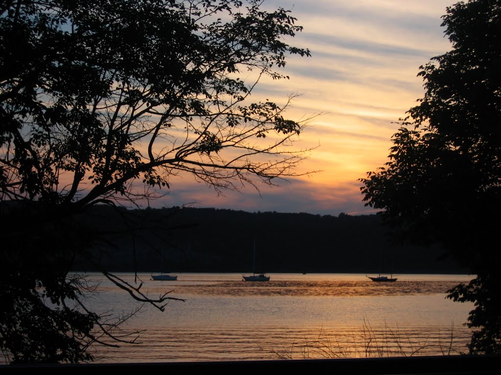 Sunset on the Hudson by ghentmills