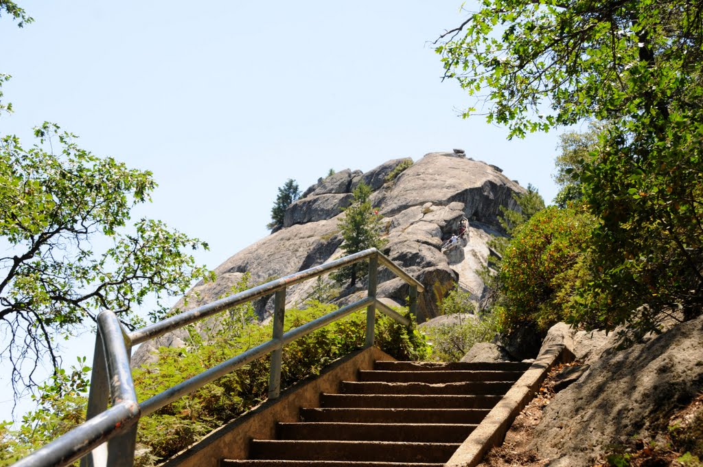 Sequoia Nal Park; Moro Rock by Philippe Nieto