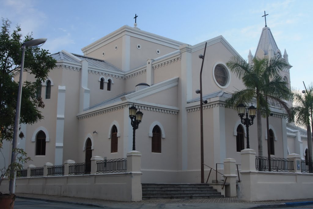 Iglesia Católica-Humacao by Ricardo David Jusino