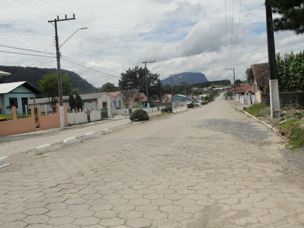 Antiga Estrada Lages-Florianópolis (Saída de Bom Retiro em direção ao Morro do Trombudo) by Alcides Goularti Fil…