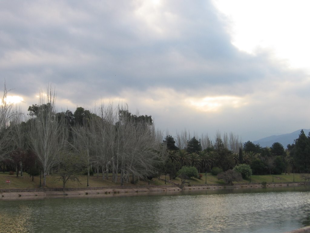 Laguna, parque San Martìn (Mendoza- Argentina) by Victoria Osorio