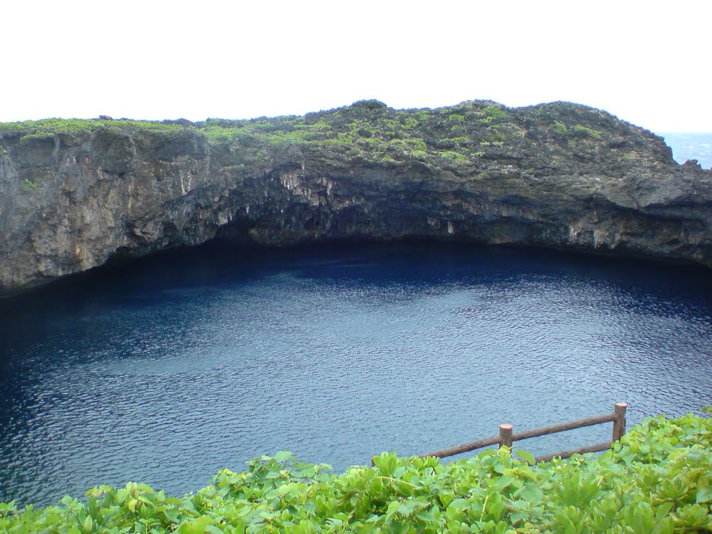 下地島 通り池 Tohriike Pond, Shimoji Island by hirokuta