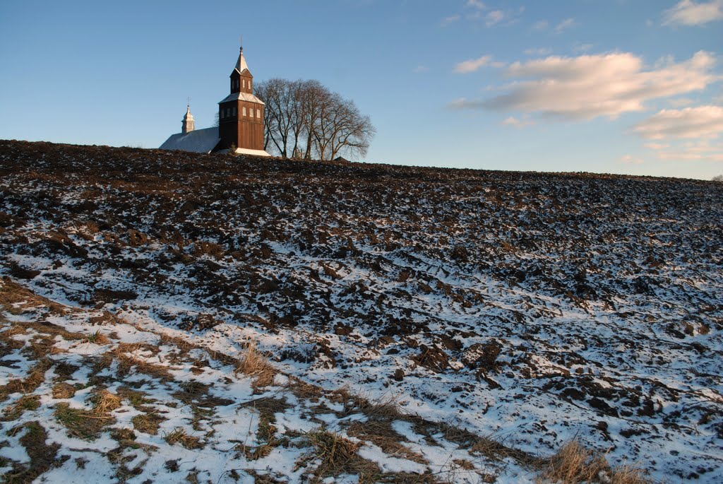 Kosciół w Królewie królujący nad polami by Krzysiek.W