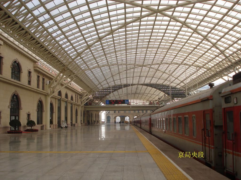 胶济线青岛站一站台内景_200903_尽头式车站 Qingdao Railway Station, a stub-end passenger station: view of platform 1 by Cathay Knight