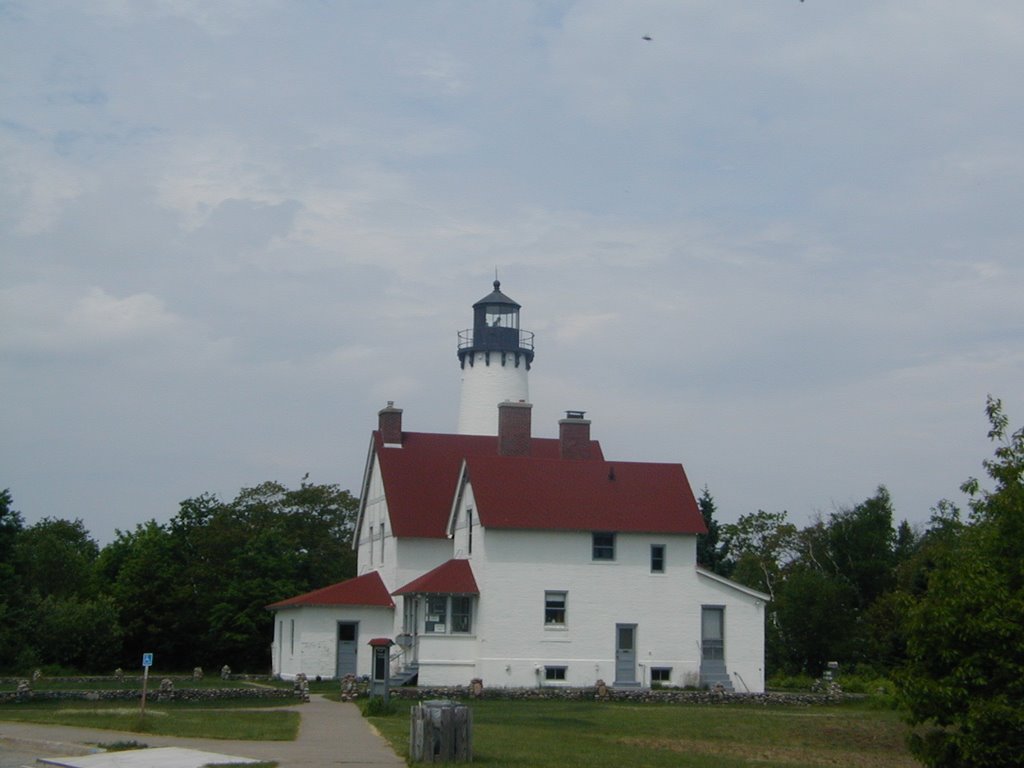 Pt. Iroquois Lighthouse by bretmarr