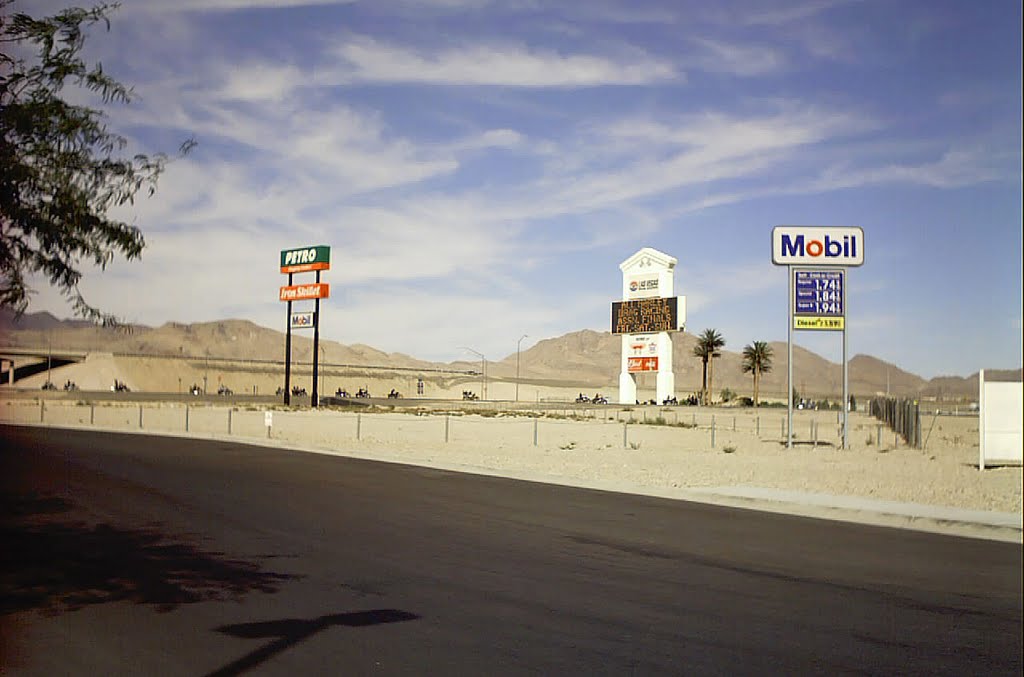 The Speedway. North Las Vegas, Nevada. USA by 2fingers