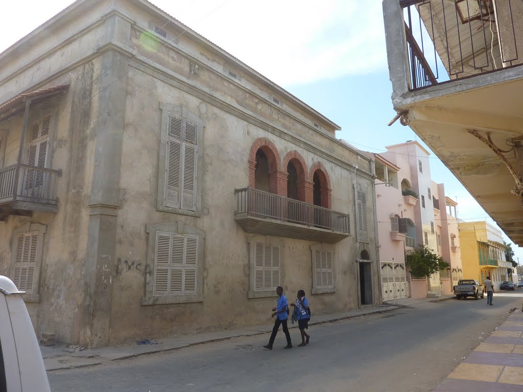 Saint Louis du Sénégal : Maisons coloniales quartier Sindone by alain56700