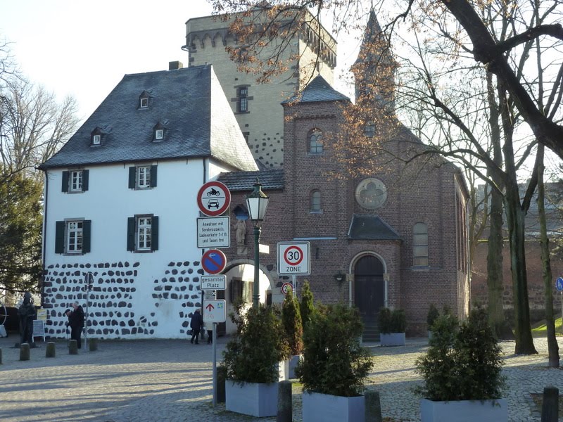 Zons Rheintor, Rheinturm und Kapelle by RalfH