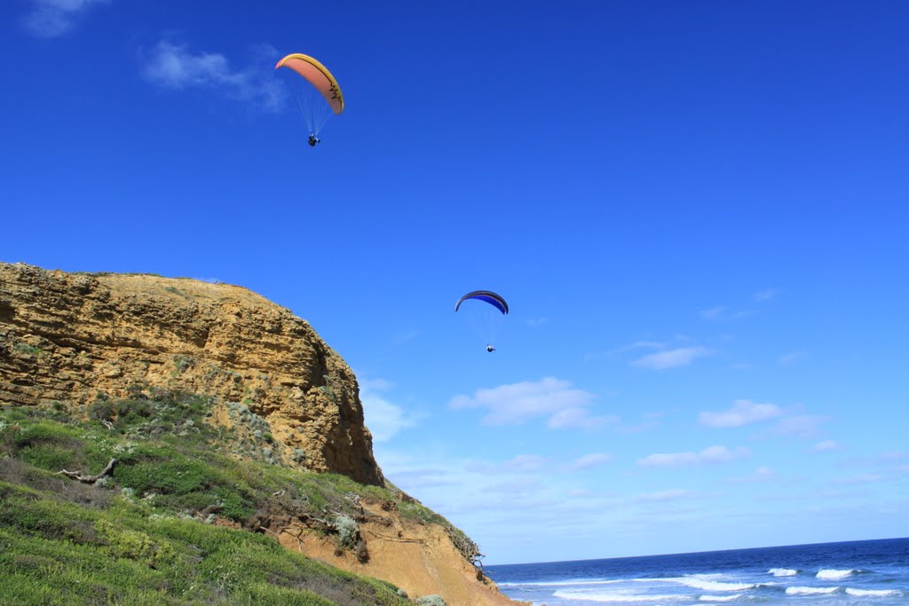 Paragliding in Bells Beach Victoria by Jeanette_A