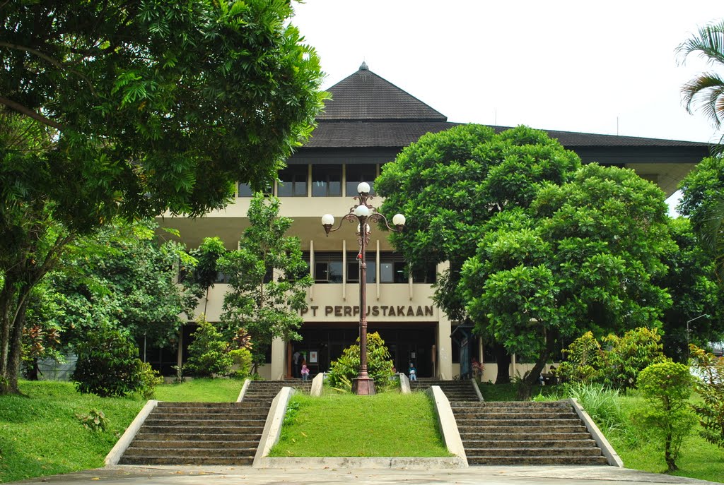 Perpustakaan Pusat UNSOED by adit c windardi