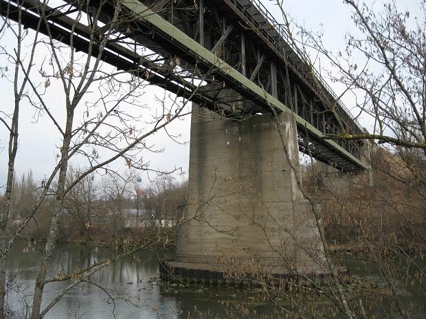 Historische Eisenbahnbrücke über den Lech by hubi1802