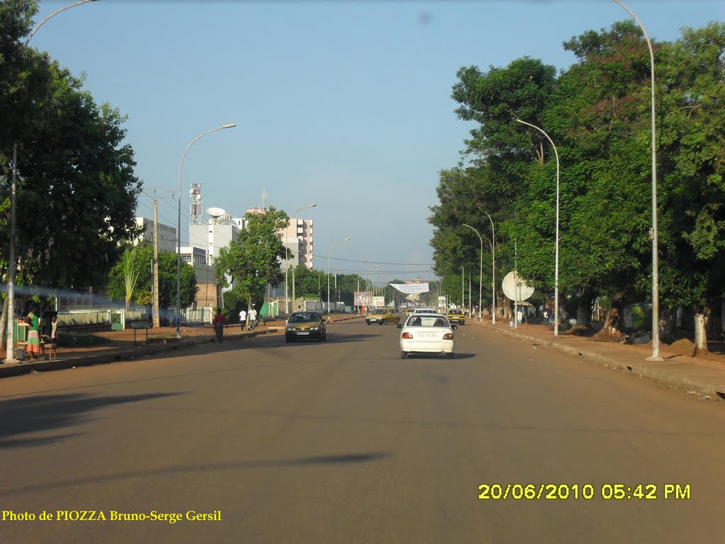 Avenue Boganda à Bangui by PIOZZA Bruno-Serge