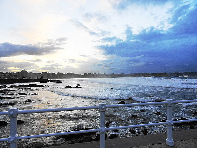 Atardecer y marejada by chusgijon