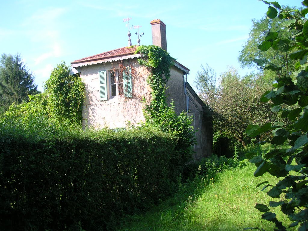 Summer house, Pont de Vaux by calando