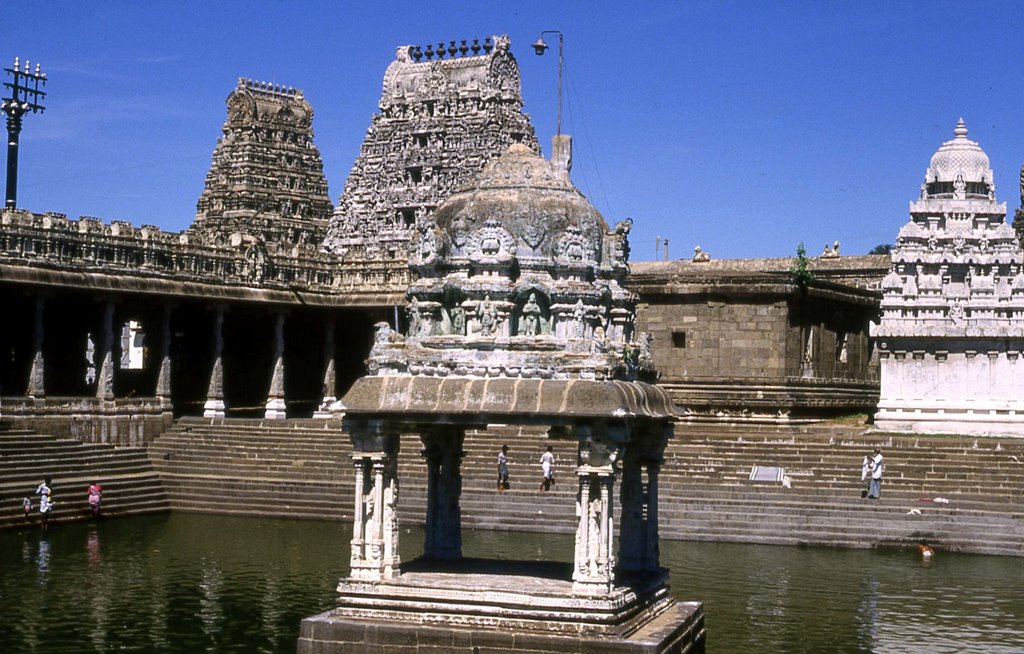 Kanchipuram tank of the Ekambara Nathar Temple (1987) by suila