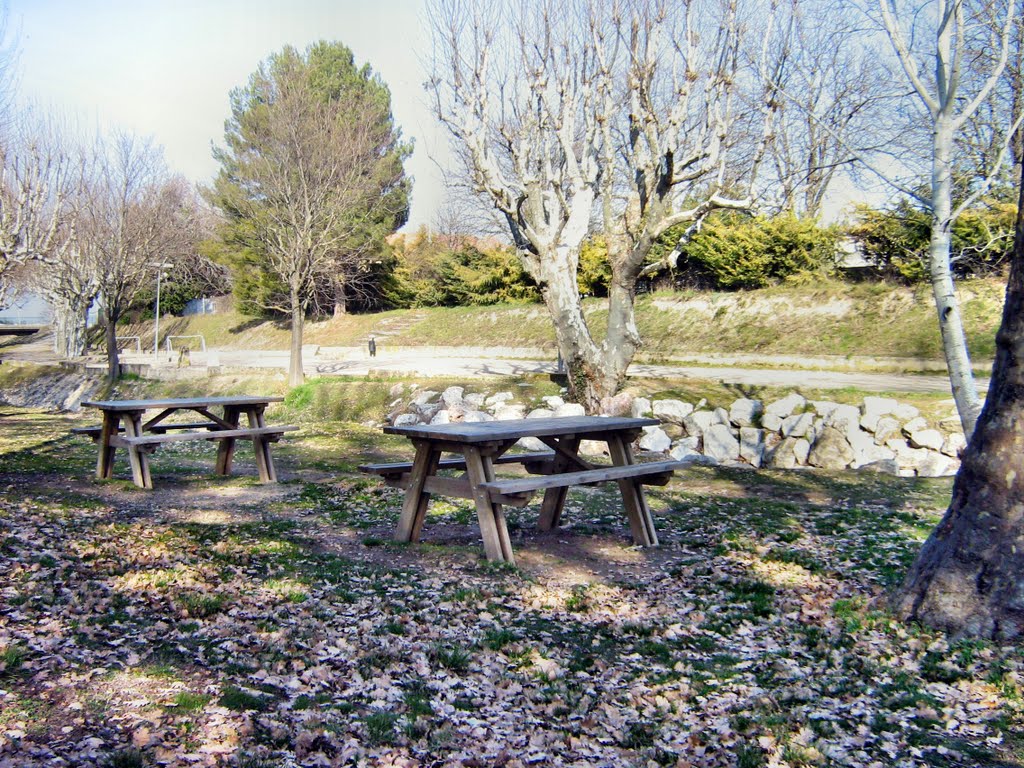 Meyrargues. Allez, faisons une petite halte !!!!... by Martine Vallès