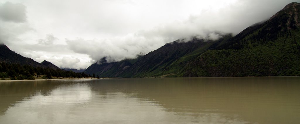 Ranwu Lake 然乌湖 by maggie314