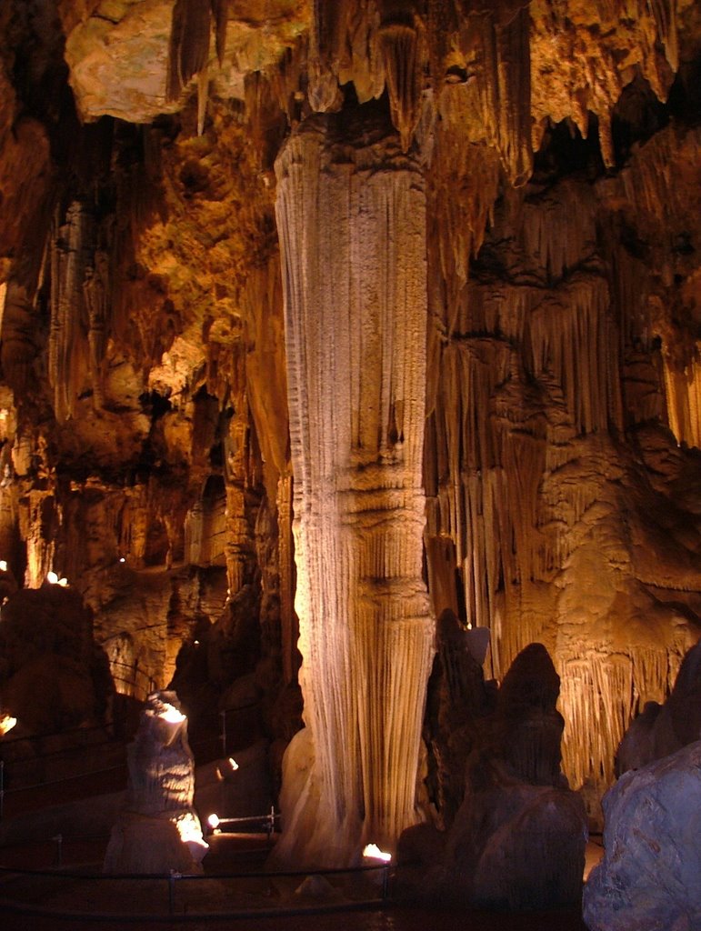 Laray Caverns by TimPoe