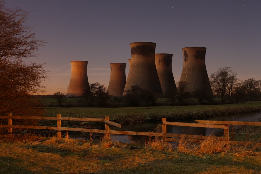 Thorpe Marsh power station by night by sbeardon