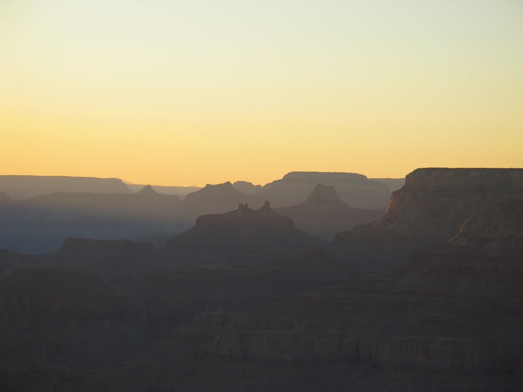 Sunset at Navajo Point by goldnberyl