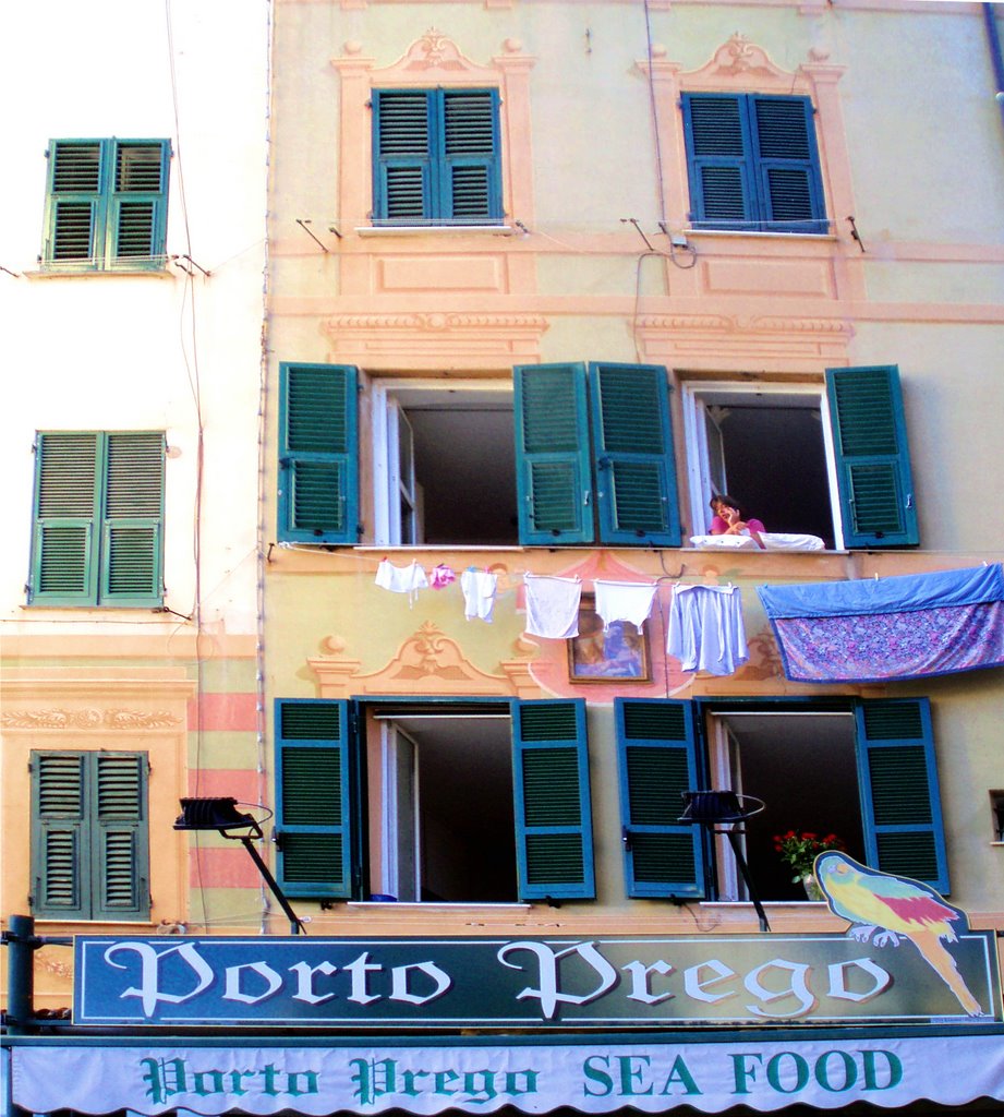 On the western Portofino promontory, Camogli4 Mujer asomada a la ventana by esseil panoramio