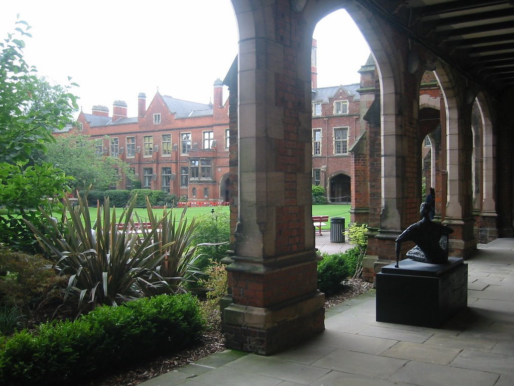 Queen's University. Inside courtyard by ermoira