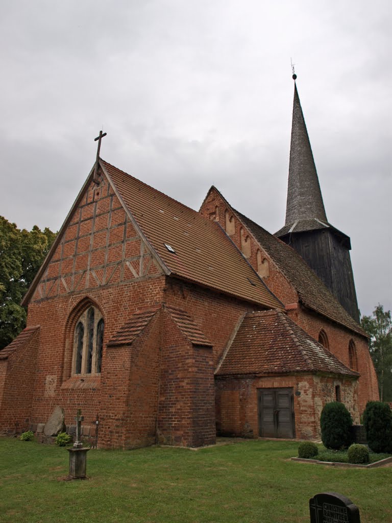 Varchentin - Kirche - Blick gen Südwest by ReinhardKlenke