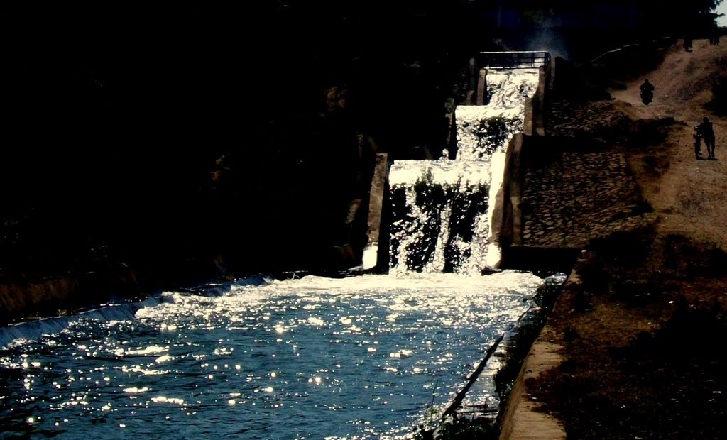 Mahi Canal crosses NH 113, Near Ghatol, Banswara by Hemant Shesh