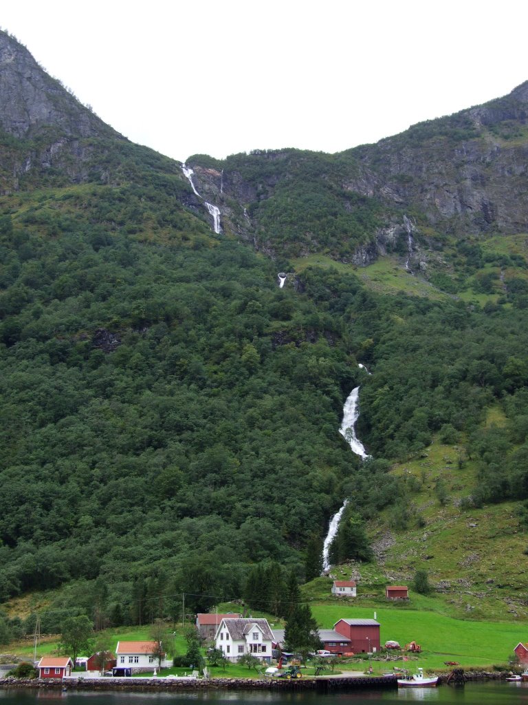 Gudvangen - Laerdal, waterfall by moonwalker1