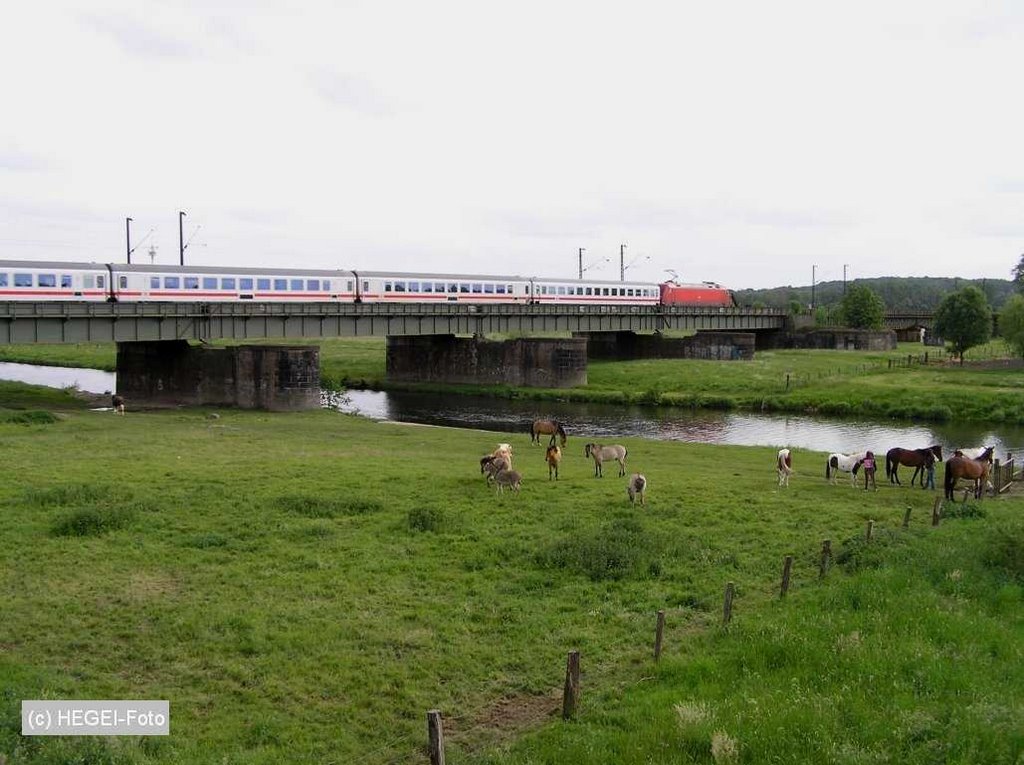 Wo früher die Fähre übersetzte, rauschen Heute die Fernzüge über die Alstadener Ruhr by hegei