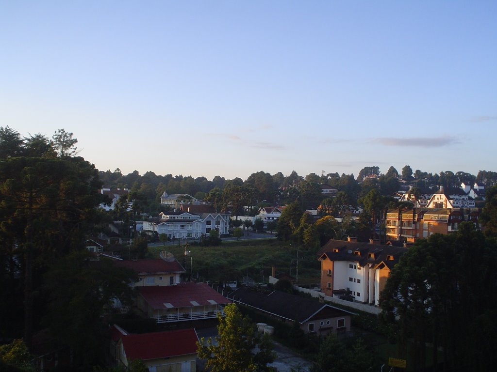 Amanhecer em Campos do Jordão - SP by Adalton Silva