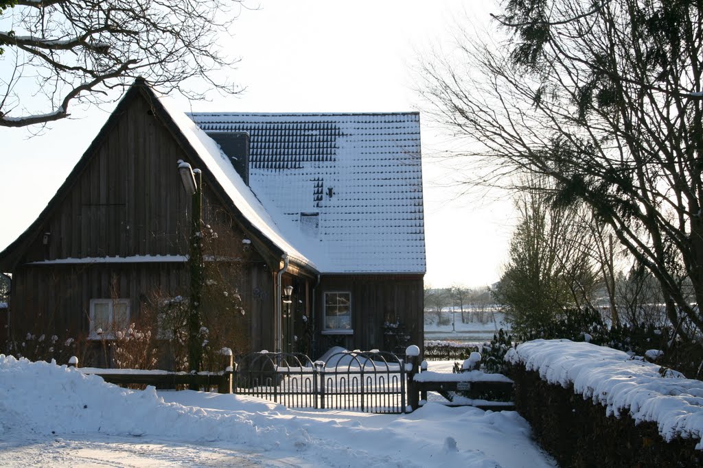 Forsthaus im Schnee by Obmipo