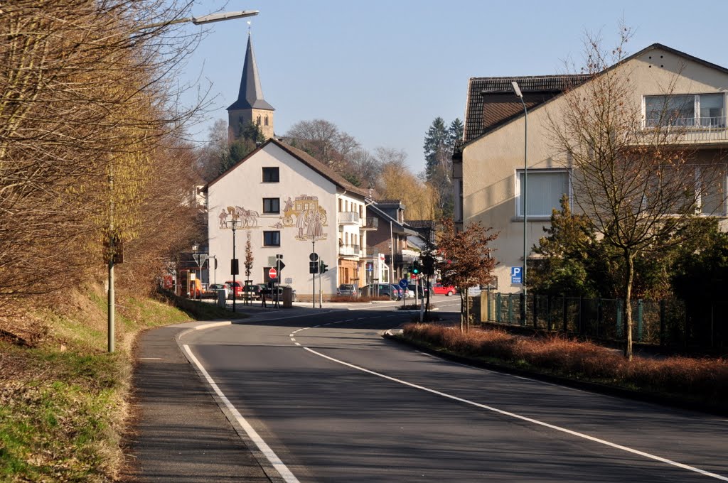 Ortseingang Ruppichteroth, im Hintergrund die ehem. Post und die kath. Kirche by Hatti1