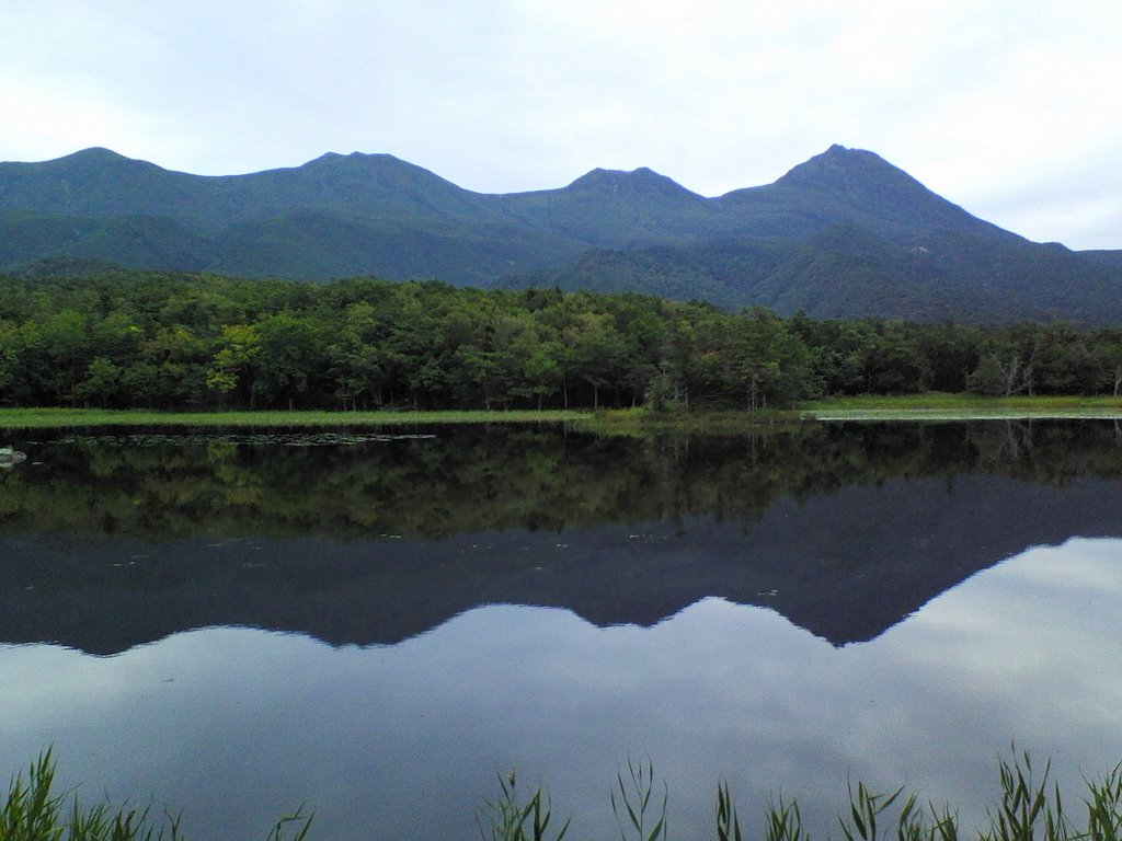 shiretoko 2nd lake - 知床五湖 二湖 by pany777