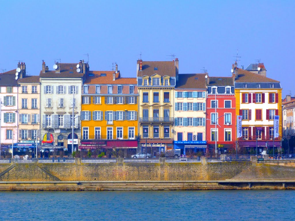 Mâcon, les quais et ses maisons colorées by Evelyne BORREL