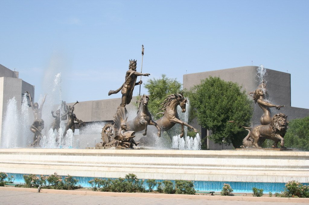 Fuente de Neptuno by David Ramos