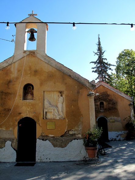 Η αγία Παρασκευή και η αγία Θέκλα. The chapels of Saint Paraskevi and Thekla by erikpraisos