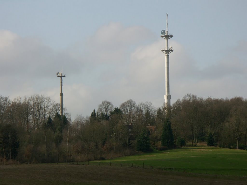 Brussegem/Merchtem, VRT-toren en militaire communicatietoren by © Jos Van de Velde