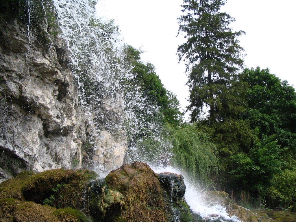 Cascade dans les environs de St. Nazaire by Paul Myers