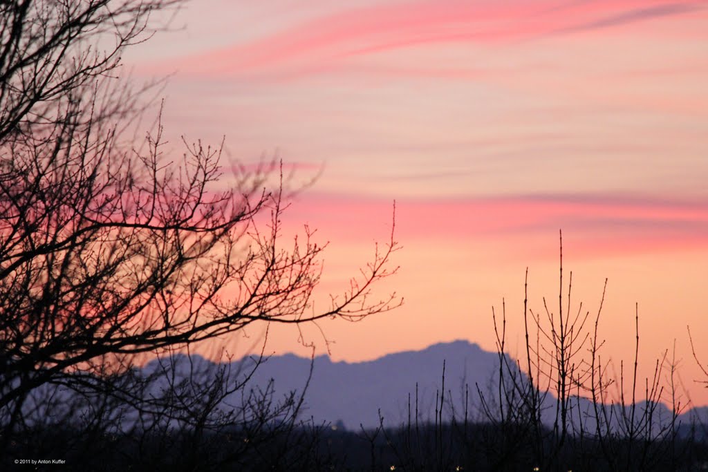 Sonnenuntergang mit Zugspitze im Hintergrund by Schuderer