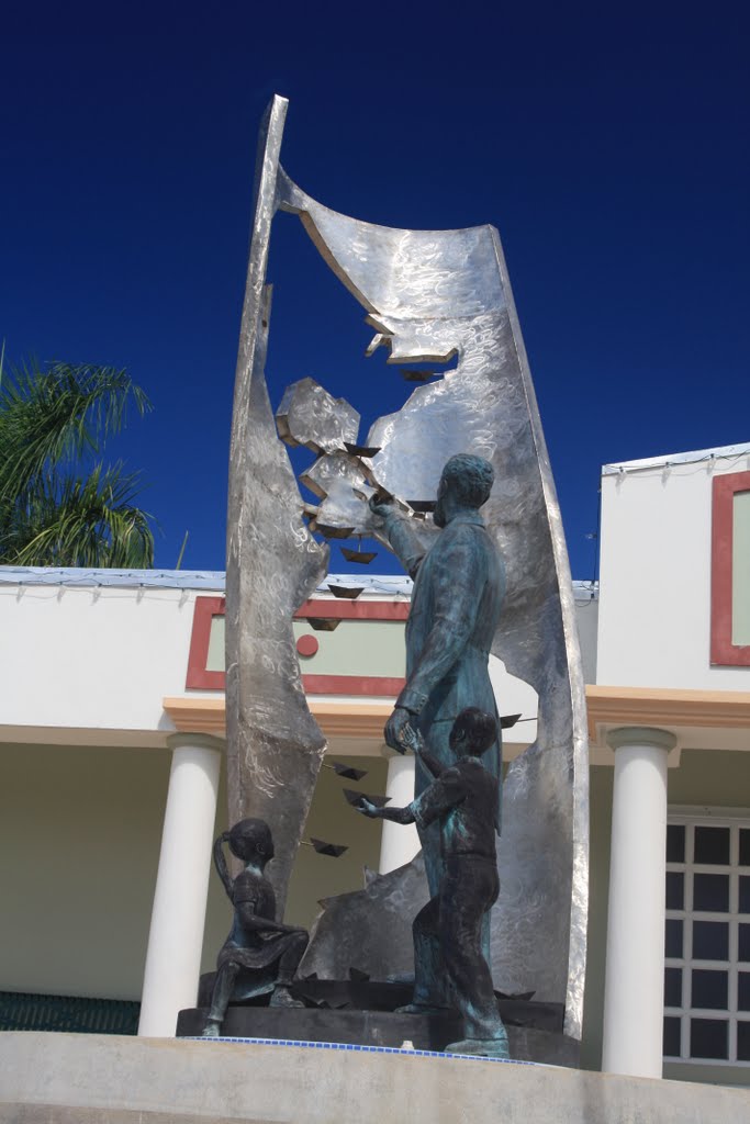 Escultura en Honor de Eugenio María de Hostos-Mayaguez by Ricardo David Jusino