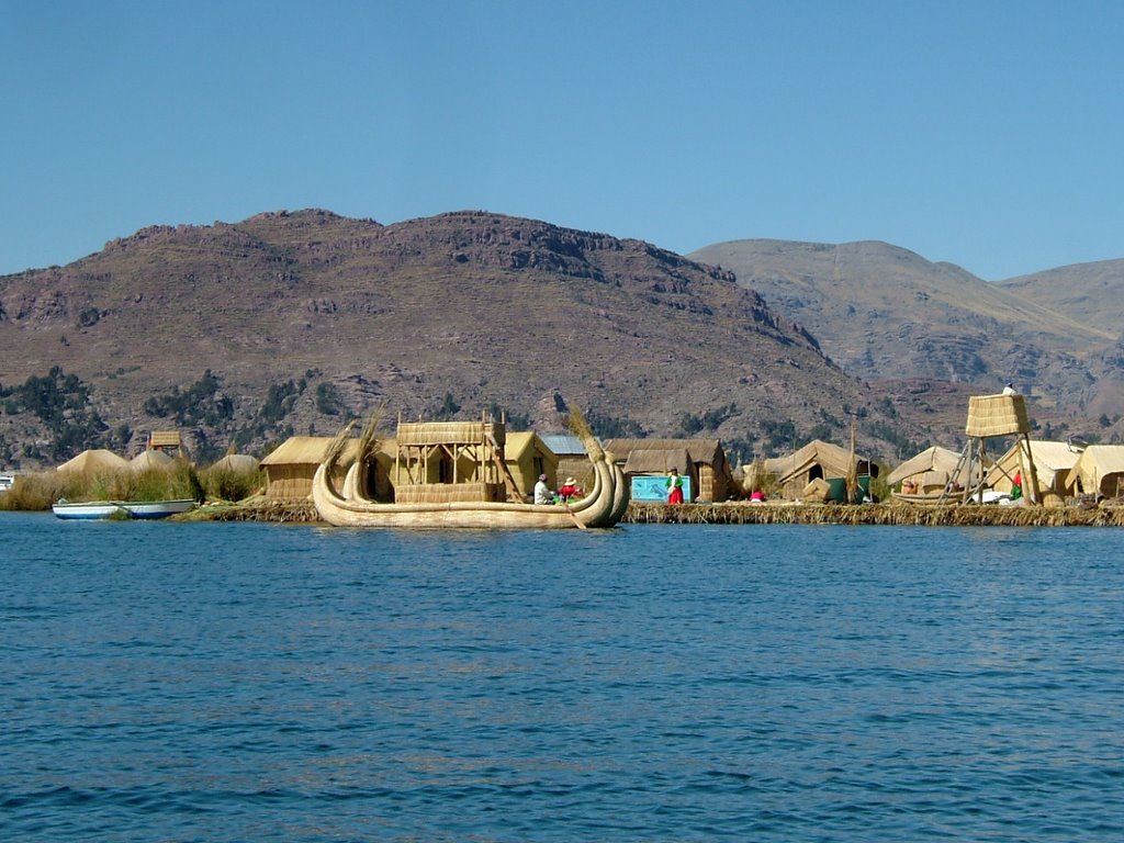 Iles flottantes des Uros Lac Titicaca by Giraudet Georges