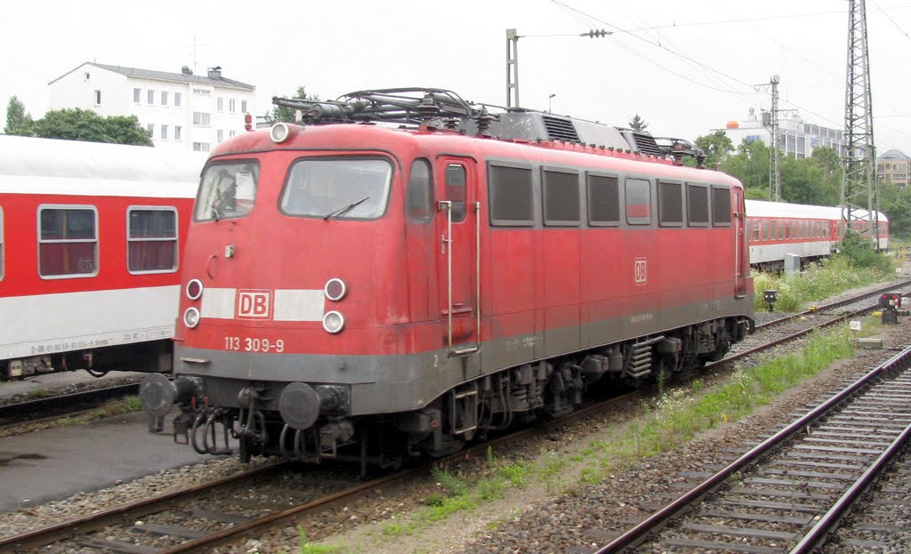 BR 113, ehemalige TEE-Lok für den Rheingold by ©schw@bendude