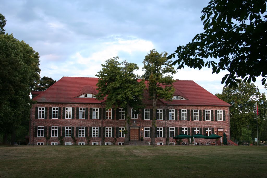 Gutshaus Ludorf, ein Herrenhaus mit herrlichen Deckenmalereien by ReinhardKlenke